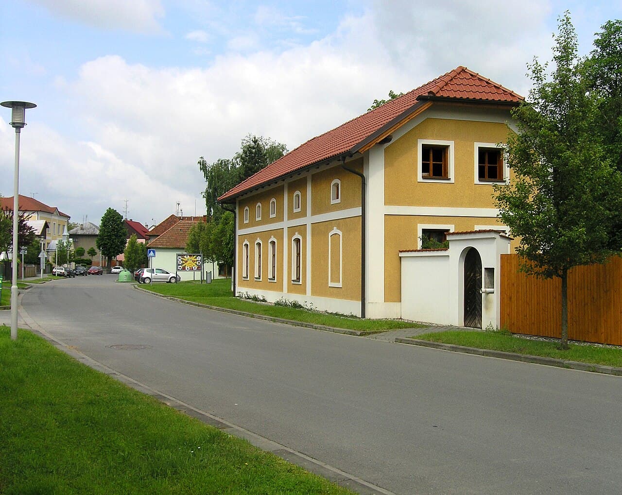 Pohled na Lípu nad Dřevnicí a okolní kopce